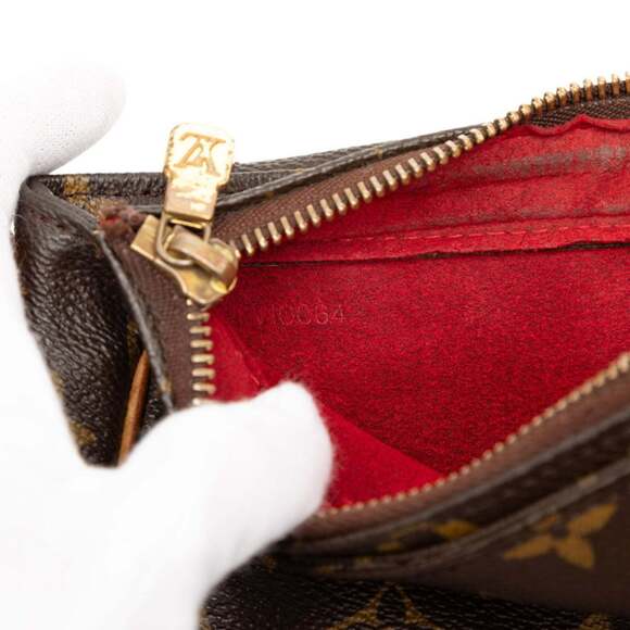 LOUIS VUITTON Brown Monogram Leather Shoulder Bag - Picture 7 of 7